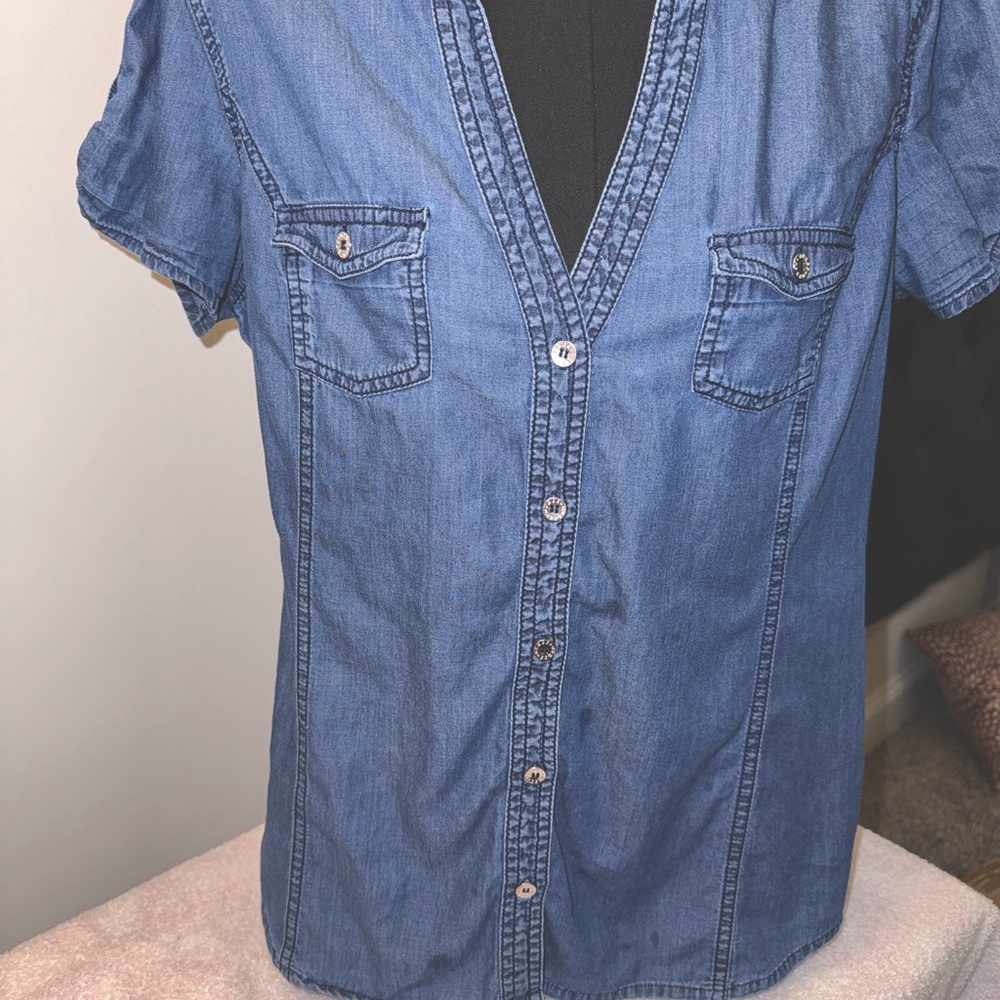 GUESS button-up lightweight short sleeve denim shirt.  Size XL.